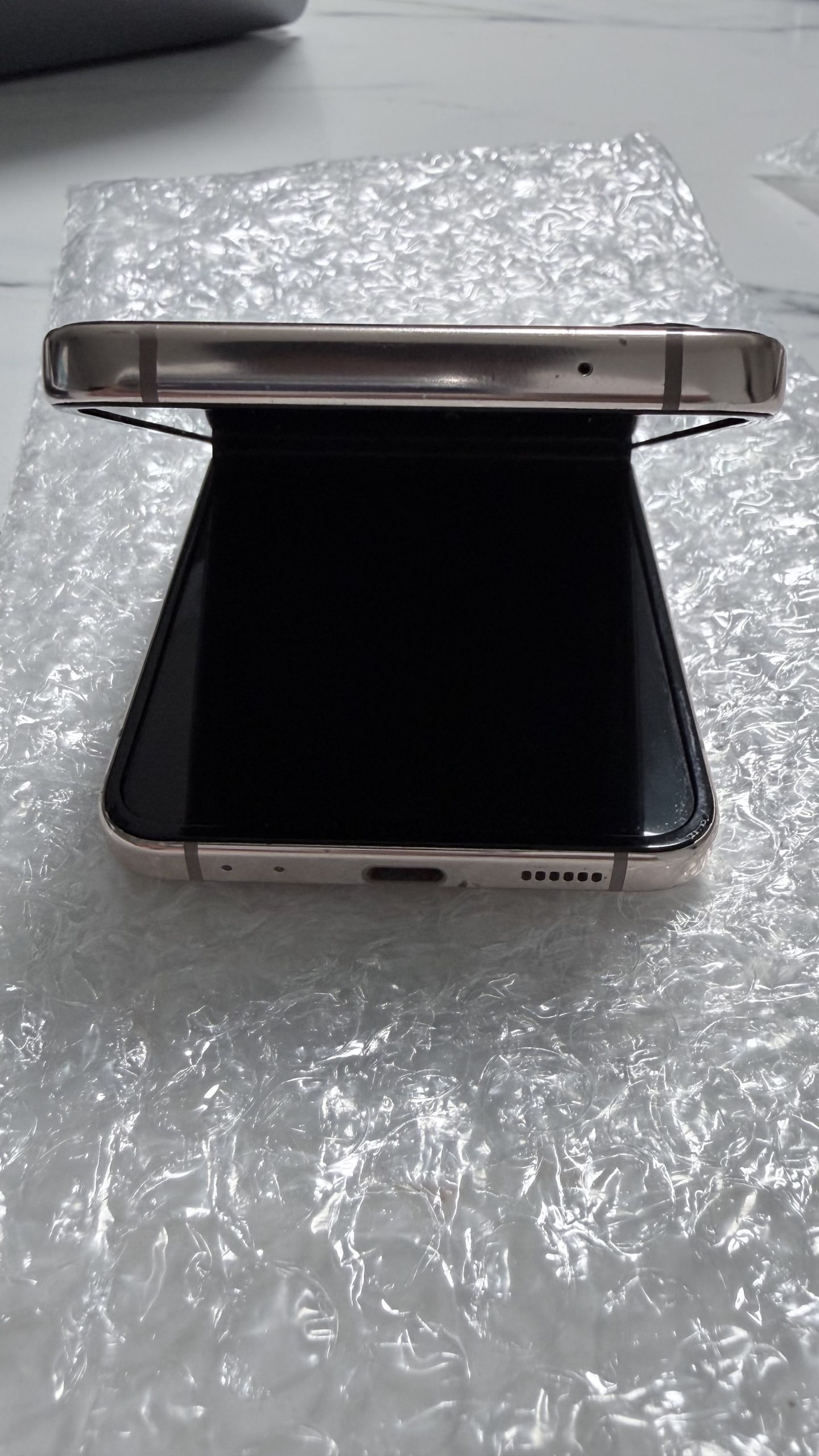 Samsung Galaxy Z Flip4 512GB Pink Gold — Desbloqueado — Grado C - Imagen 21