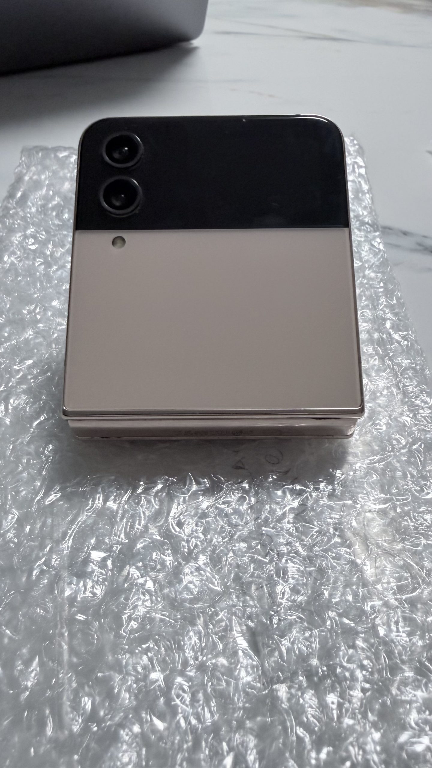 Samsung Galaxy Z Flip4 512GB Pink Gold — Desbloqueado — Grado C - Imagen 22