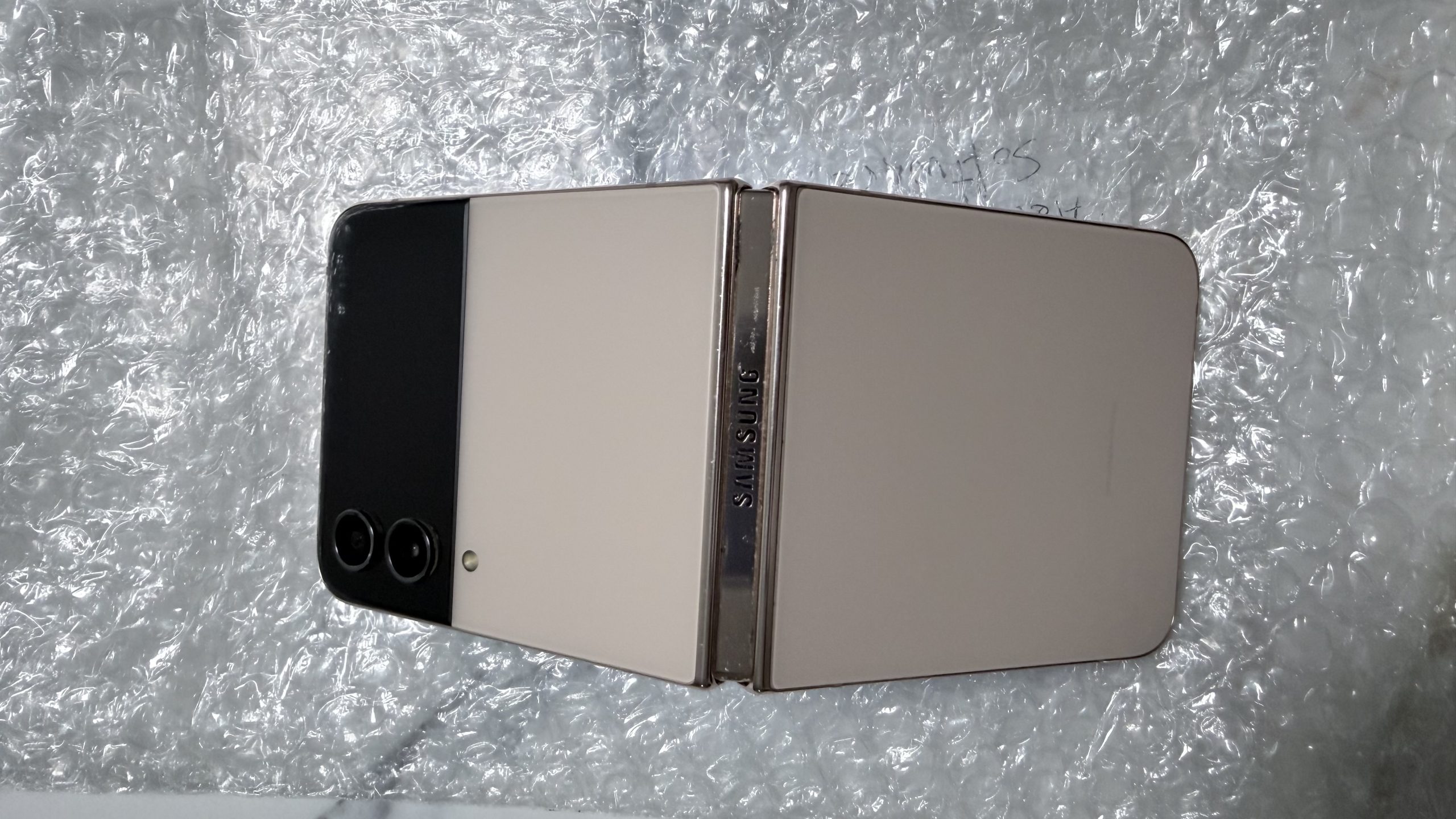 Samsung Galaxy Z Flip4 512GB Pink Gold — Desbloqueado — Grado C - Imagen 6