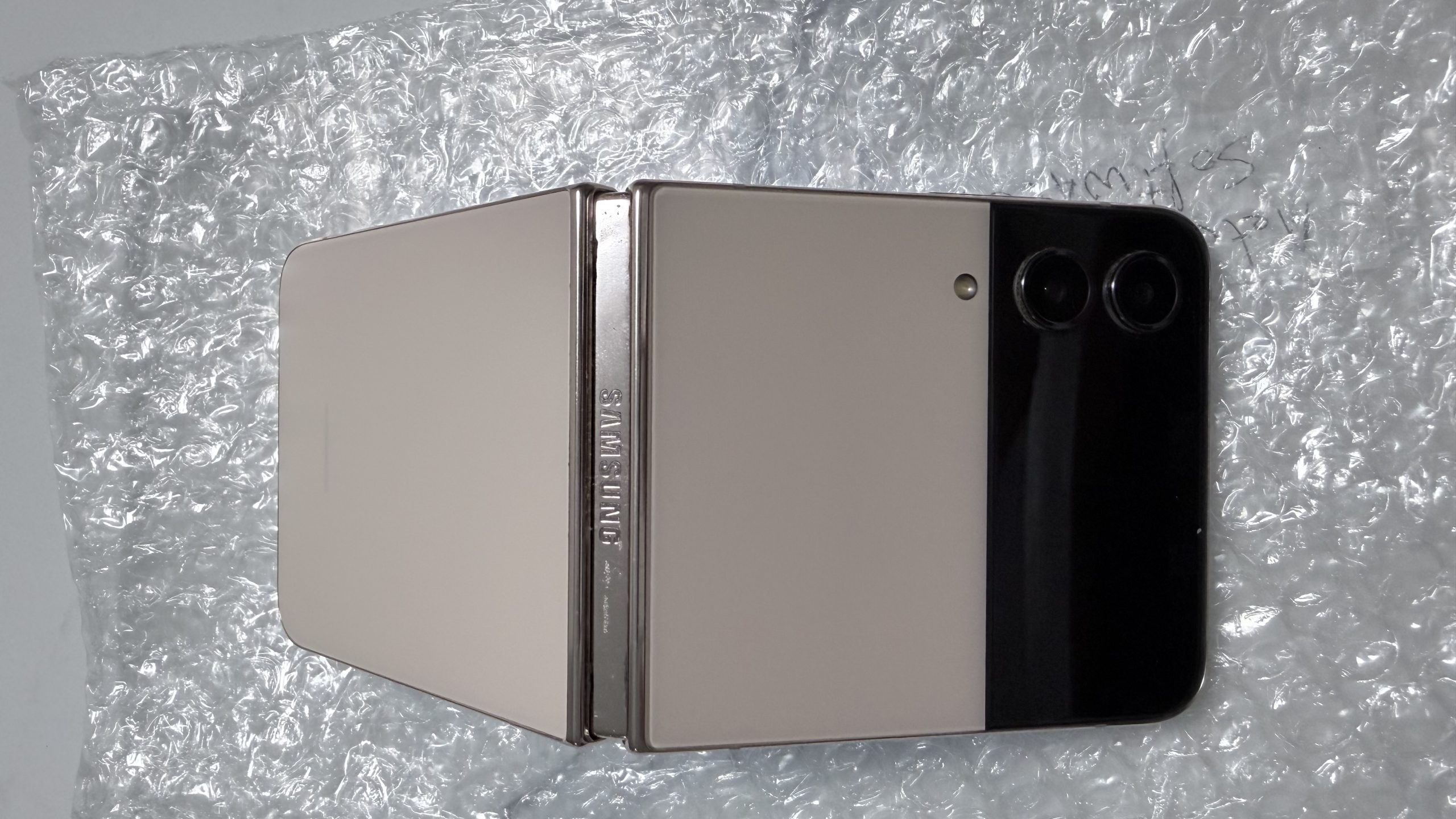 Samsung Galaxy Z Flip4 512GB Pink Gold — Desbloqueado — Grado C - Imagen 7