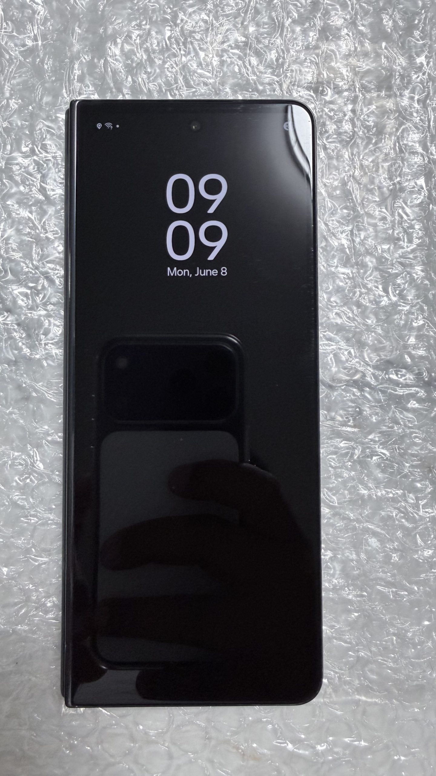 Samsung Galaxy Z Fold4 1TB Phantom Black — Desbloqueado — Grado C (línea en pantalla interna) + Galaxy Watch4 Classic 46mm de REGALO - Imagen 2