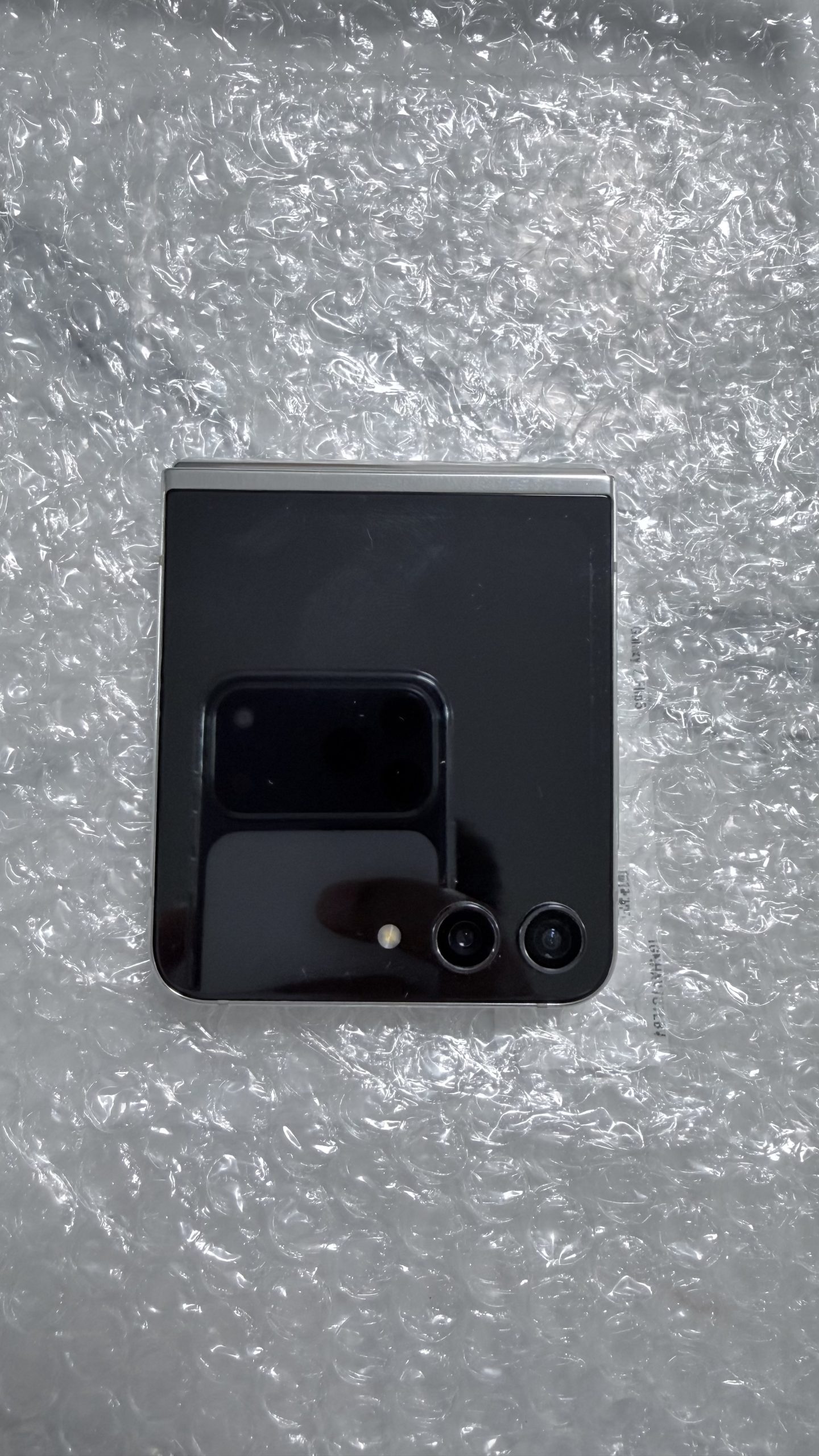 Samsung Galaxy Z Flip5 5G 512GB Cream — Desbloqueado — Grado A - Imagen 2