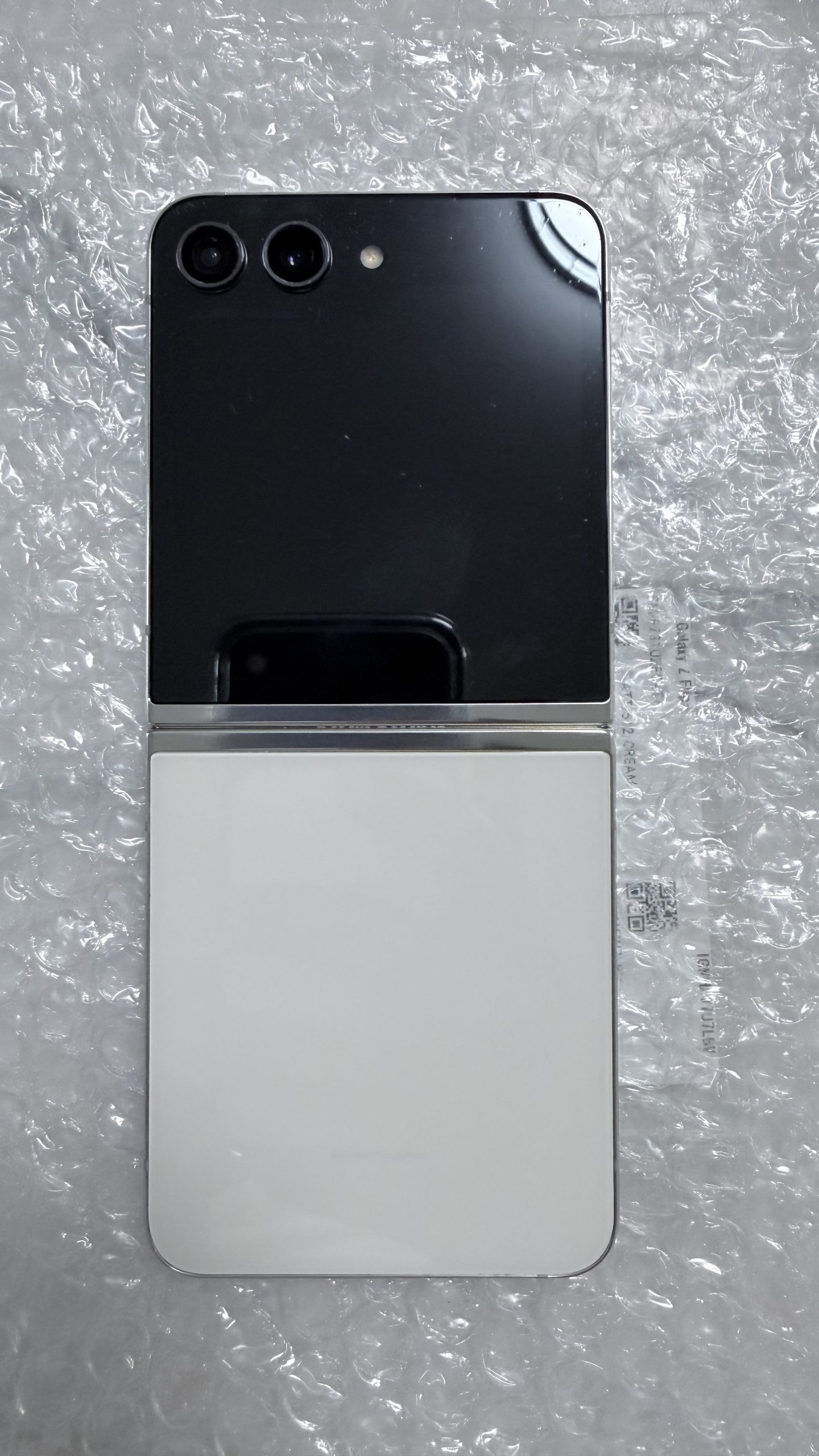 Samsung Galaxy Z Flip5 5G 512GB Cream — Desbloqueado — Grado A - Imagen 8