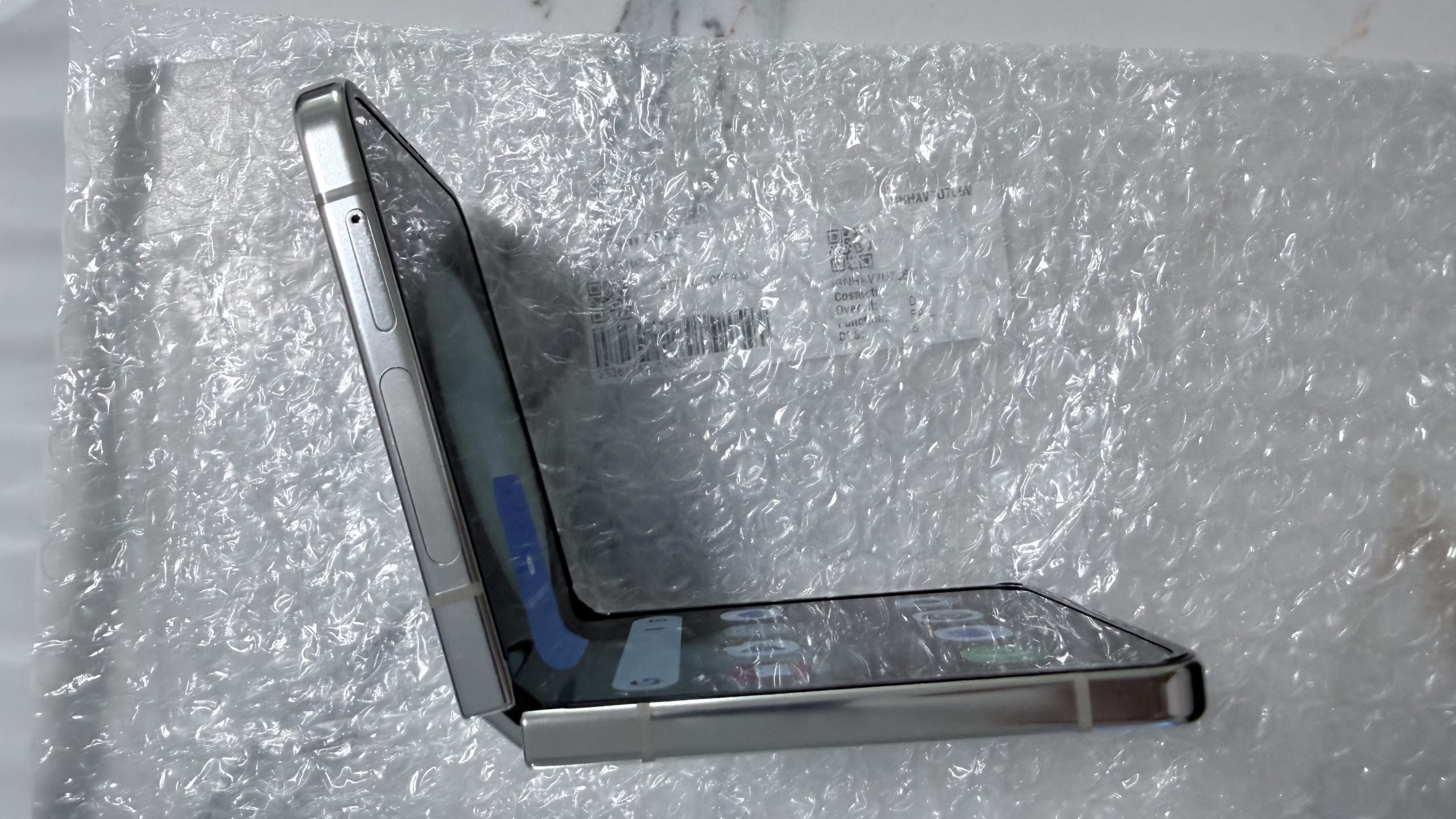 Samsung Galaxy Z Flip5 5G 512GB Cream — Desbloqueado — Grado A - Imagen 9