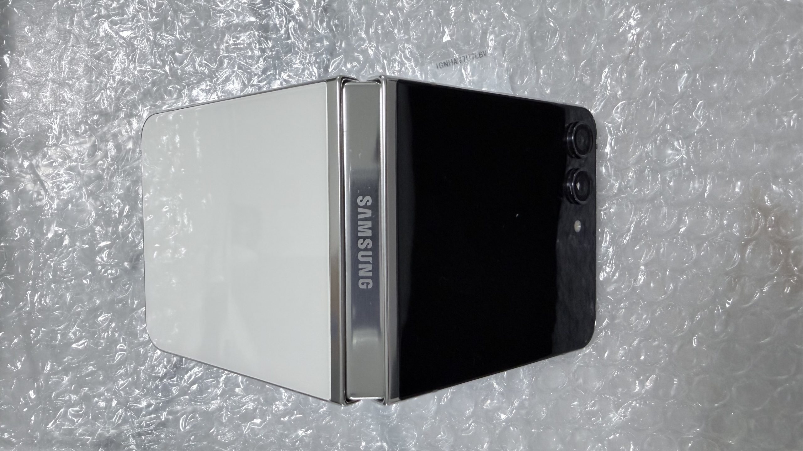 Samsung Galaxy Z Flip5 5G 512GB Cream — Desbloqueado — Grado A - Imagen 10