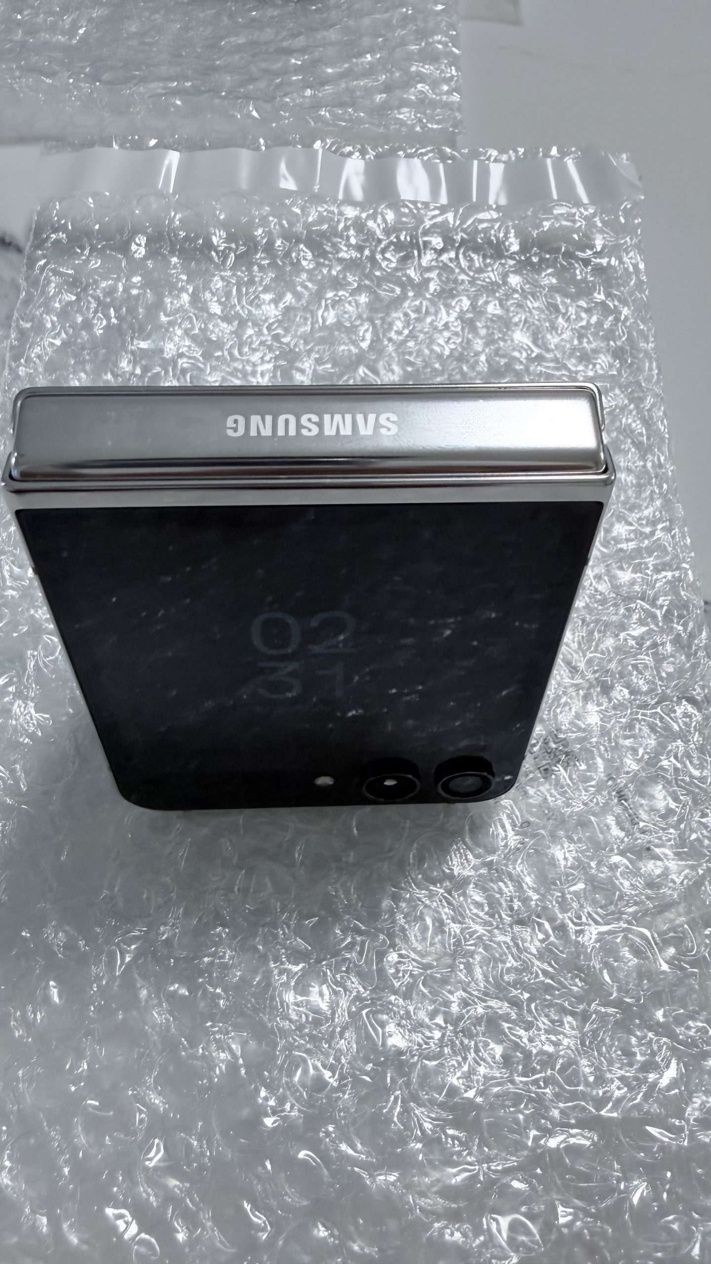 Samsung Galaxy Z Flip5 5G 512GB Cream — Desbloqueado — Grado A - Imagen 20