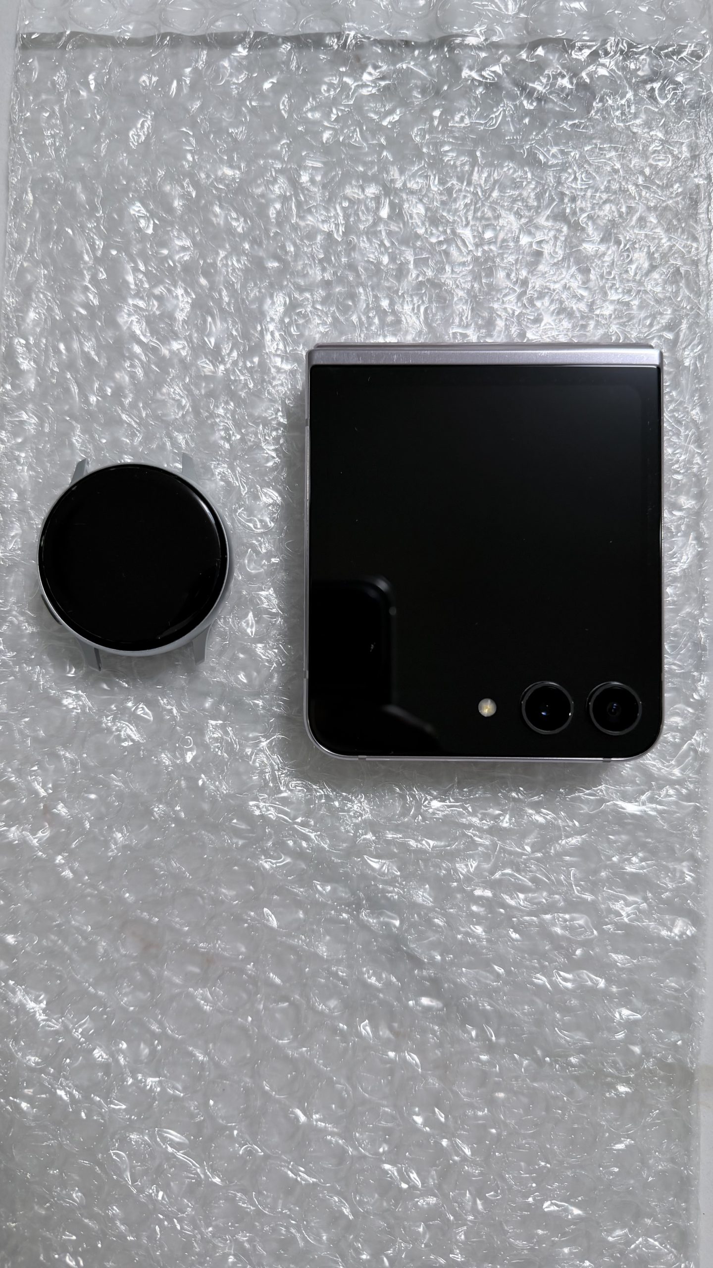 Samsung Galaxy Z Flip 5 512GB Desbloqueado — 100% Funcional · Dos detalles estéticos en pantalla · Chasis impecable + Galaxy Watch Active2 de REGALO - Imagen 2
