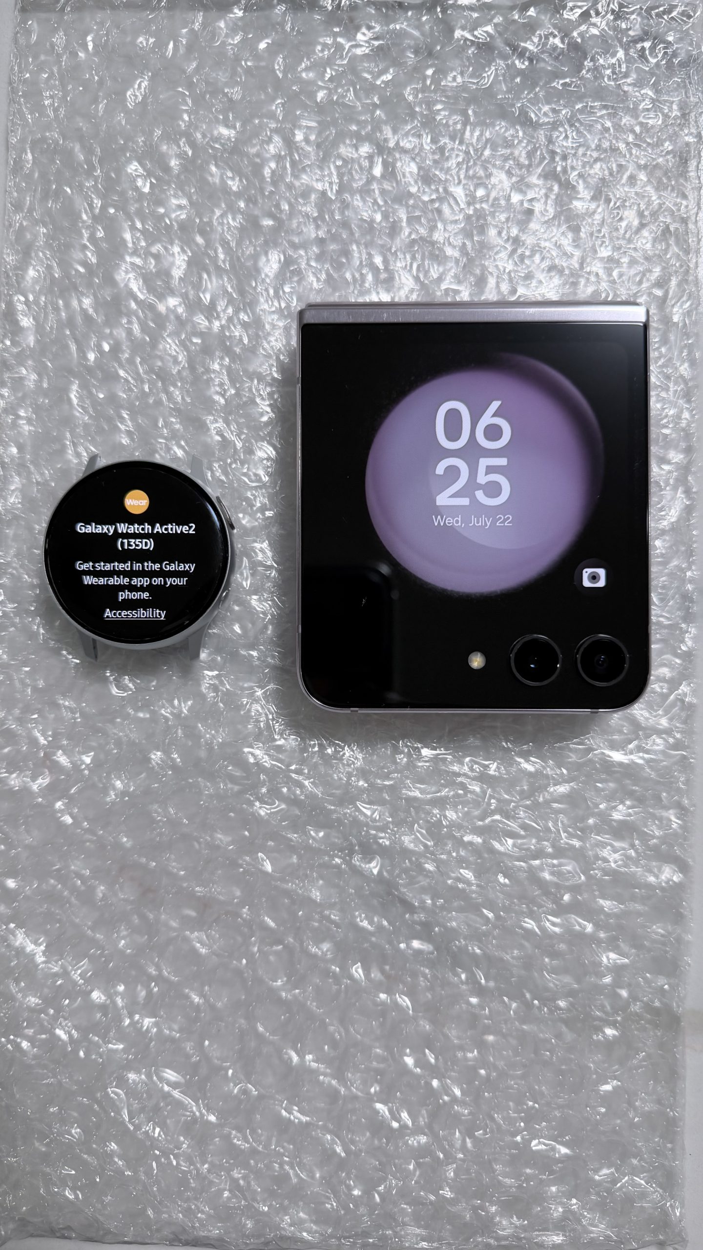 Samsung Galaxy Z Flip 5 512GB Desbloqueado — 100% Funcional · Dos detalles estéticos en pantalla · Chasis impecable + Galaxy Watch Active2 de REGALO - Imagen 4