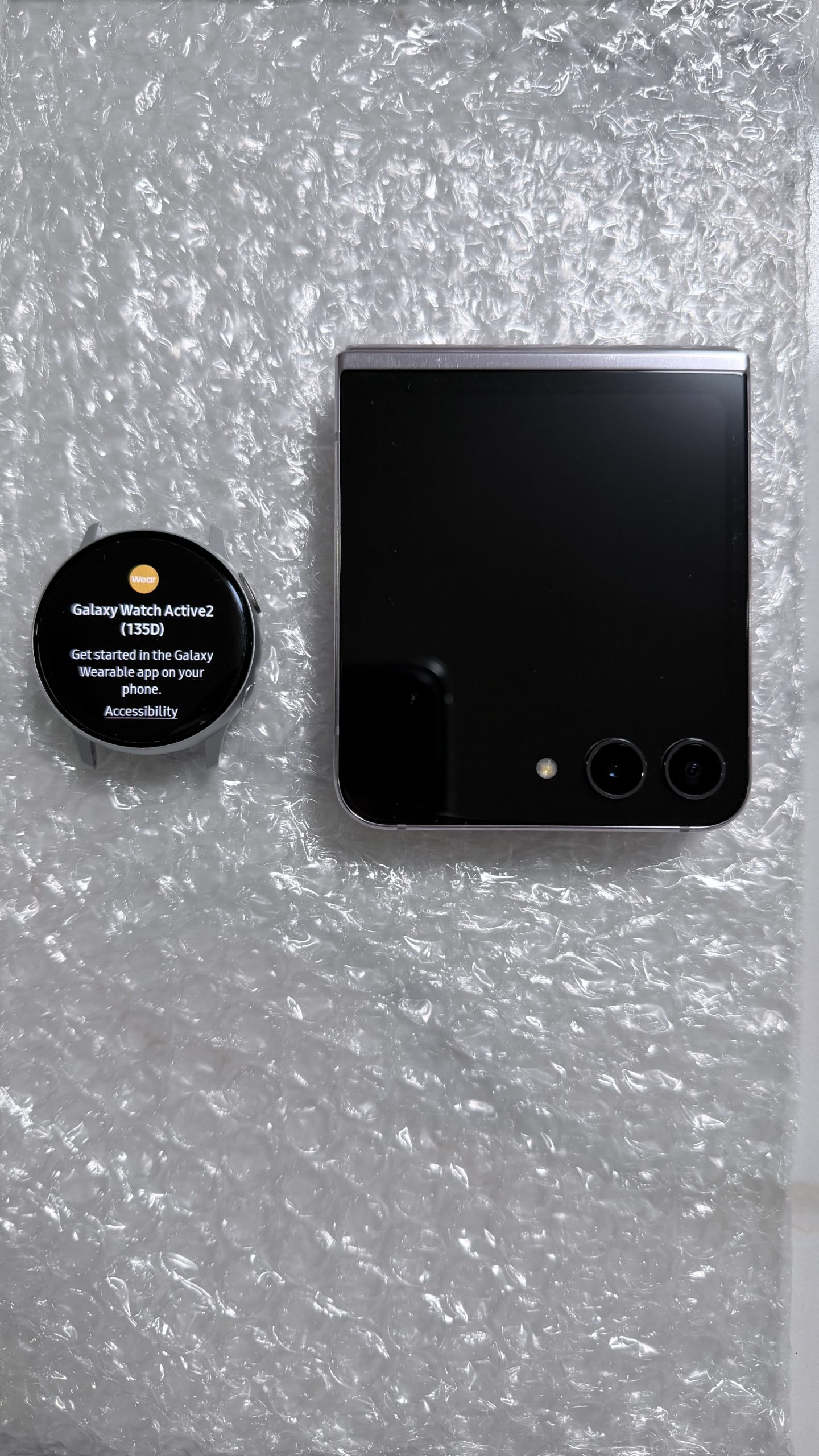 Samsung Galaxy Z Flip 5 512GB Desbloqueado — 100% Funcional · Dos detalles estéticos en pantalla · Chasis impecable + Galaxy Watch Active2 de REGALO - Imagen 5