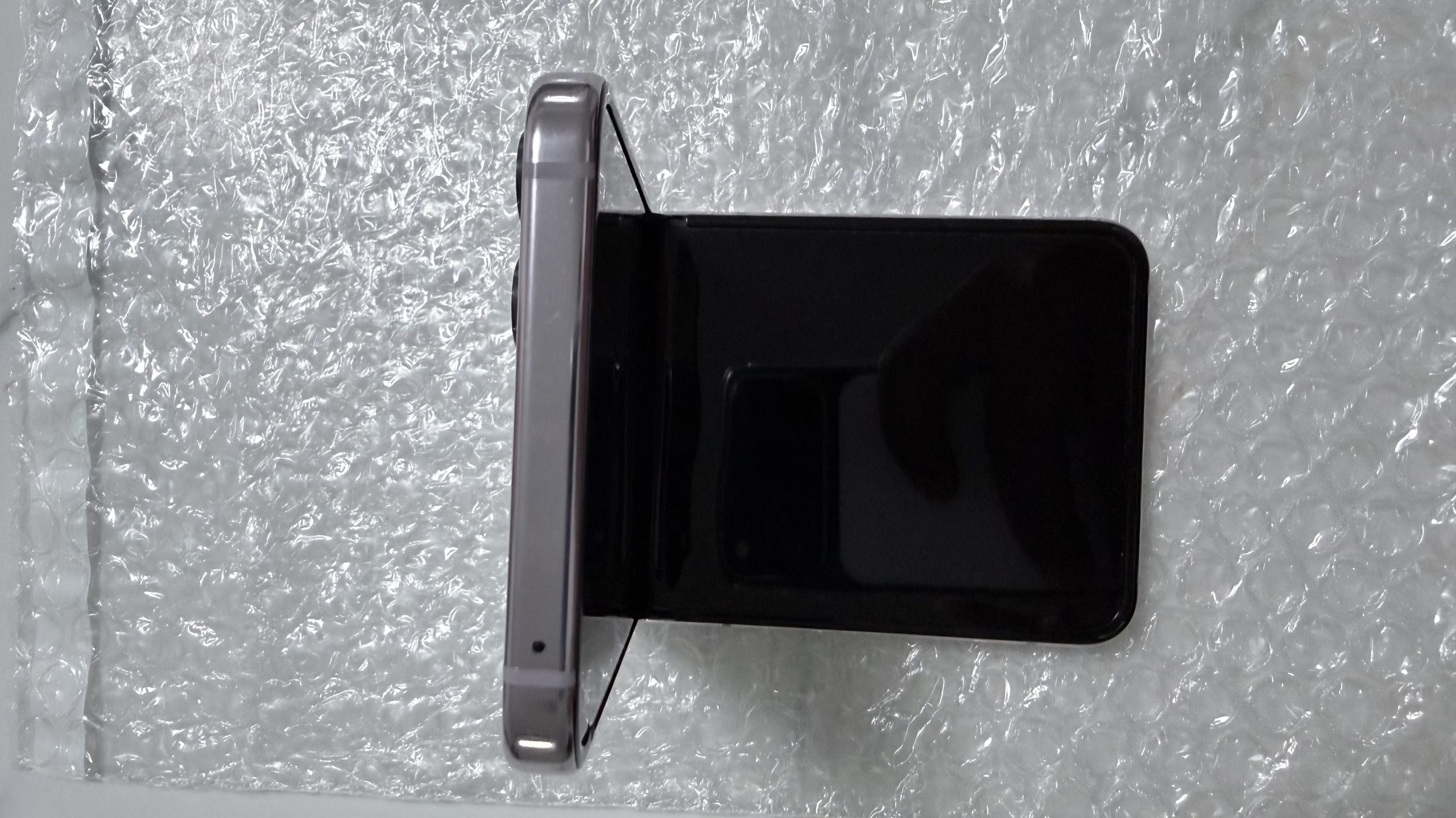 Samsung Galaxy Z Flip 5 512GB Desbloqueado — 100% Funcional · Dos detalles estéticos en pantalla · Chasis impecable + Galaxy Watch Active2 de REGALO - Imagen 23