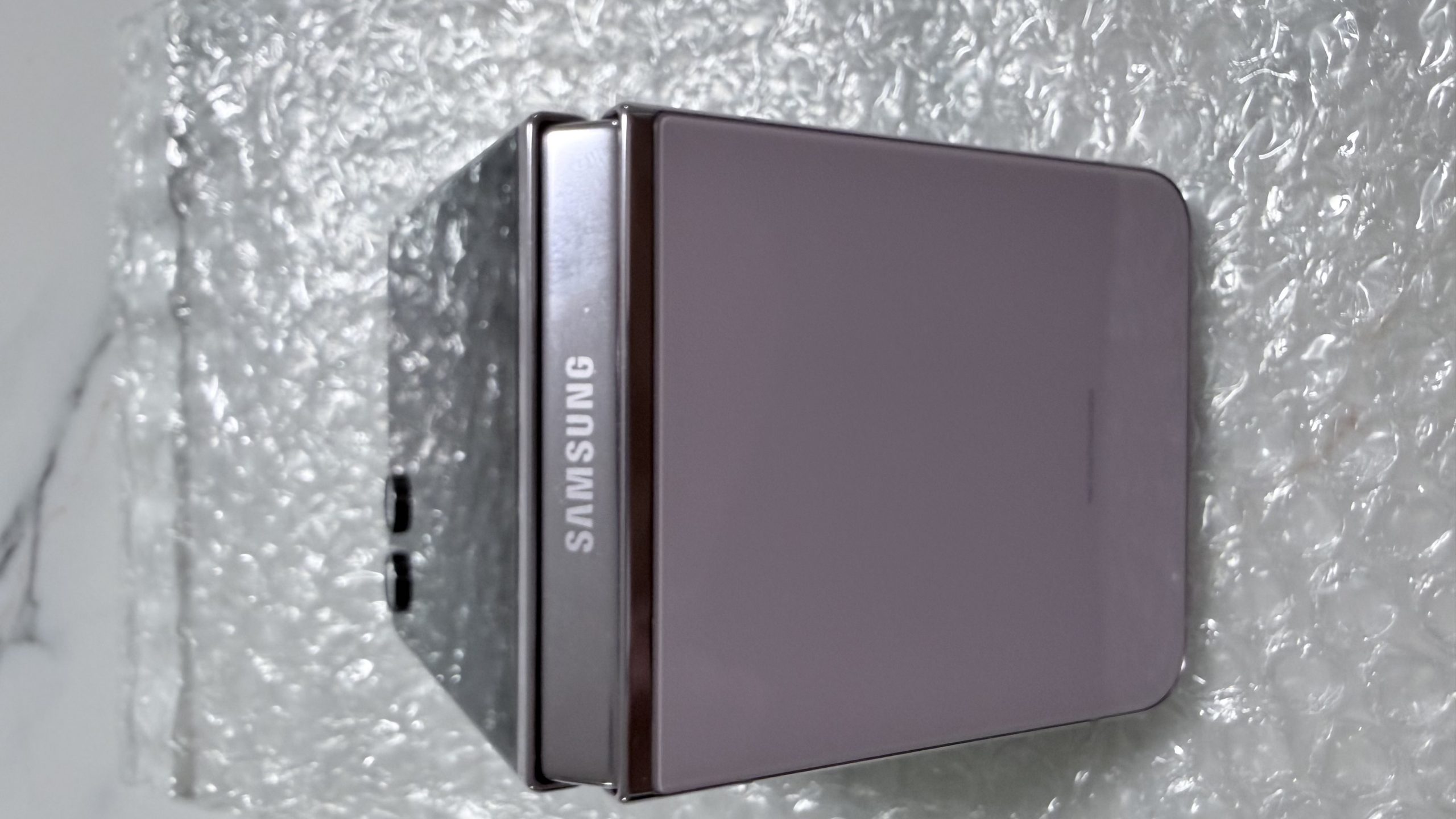 Samsung Galaxy Z Flip 5 512GB Desbloqueado — 100% Funcional · Dos detalles estéticos en pantalla · Chasis impecable + Galaxy Watch Active2 de REGALO - Imagen 24